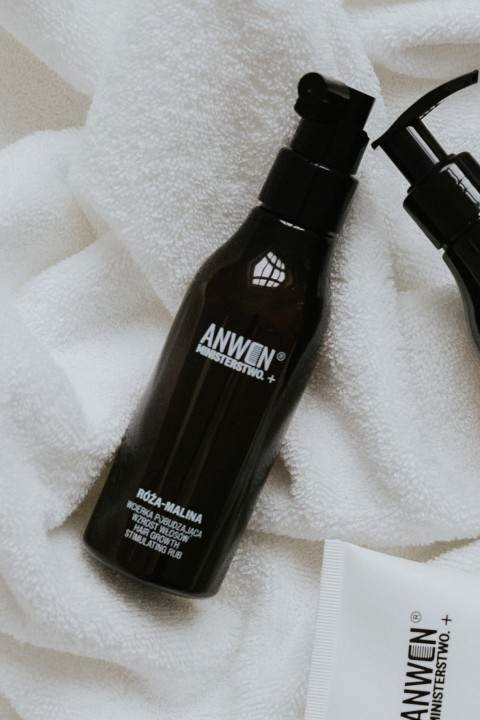 Rose-Raspberry - hair growth stimulating rub Anwen + Ministerstwo.